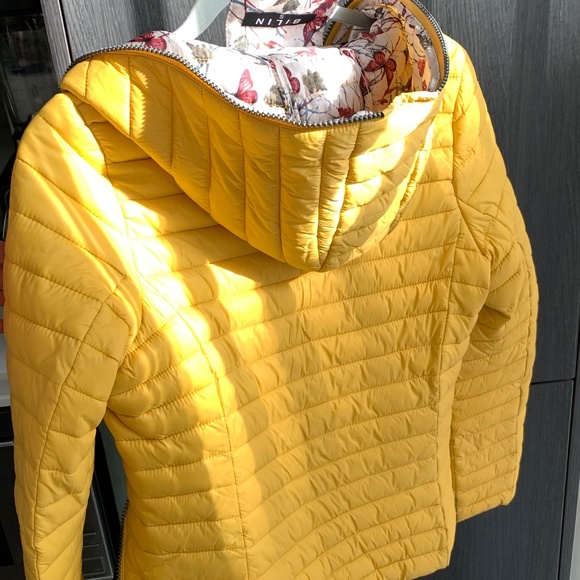 Water Repellent Yellow Jacket - Picture 5 of 10